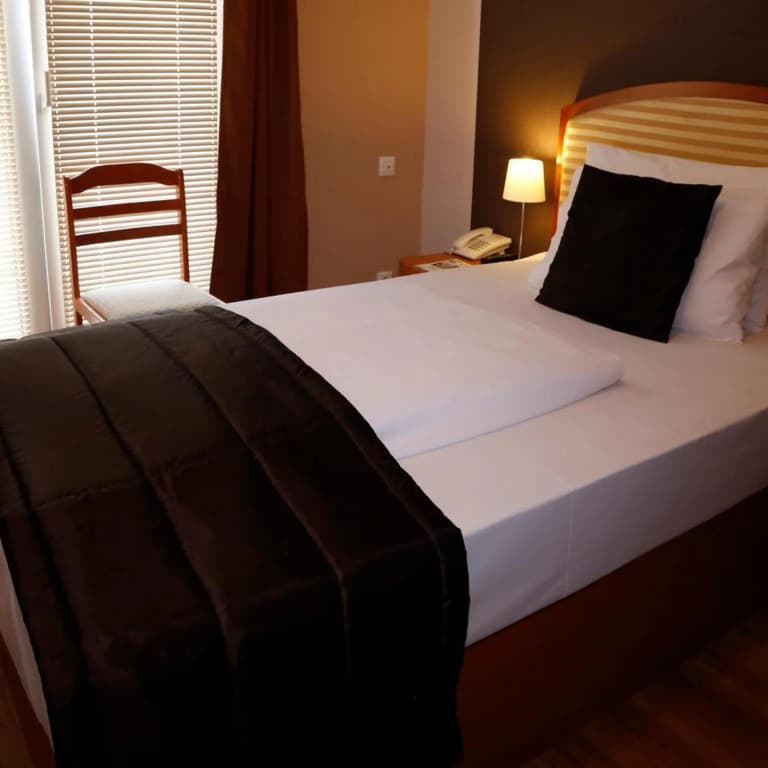 Six Inn Hotel - photo 34