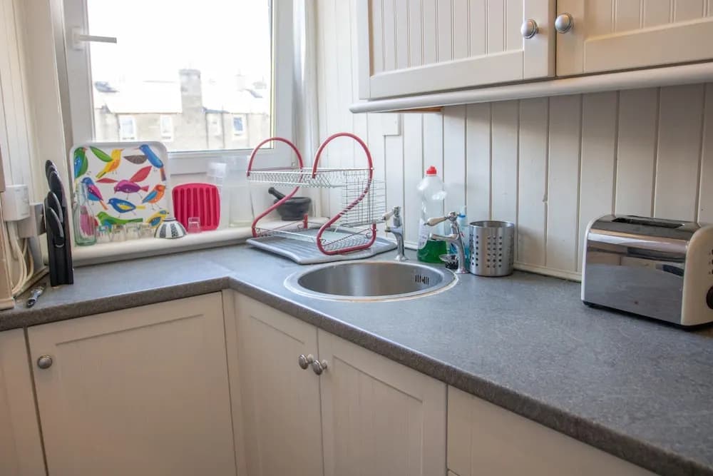 Charming 1 Bedroom Apartment - photo 12