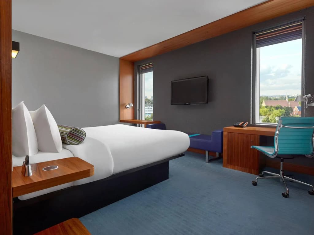 Aloft by Marriott London Excel - photo 4