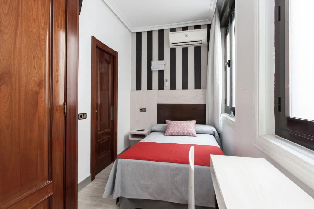 Hostal Castilla I - Atocha - photo 9