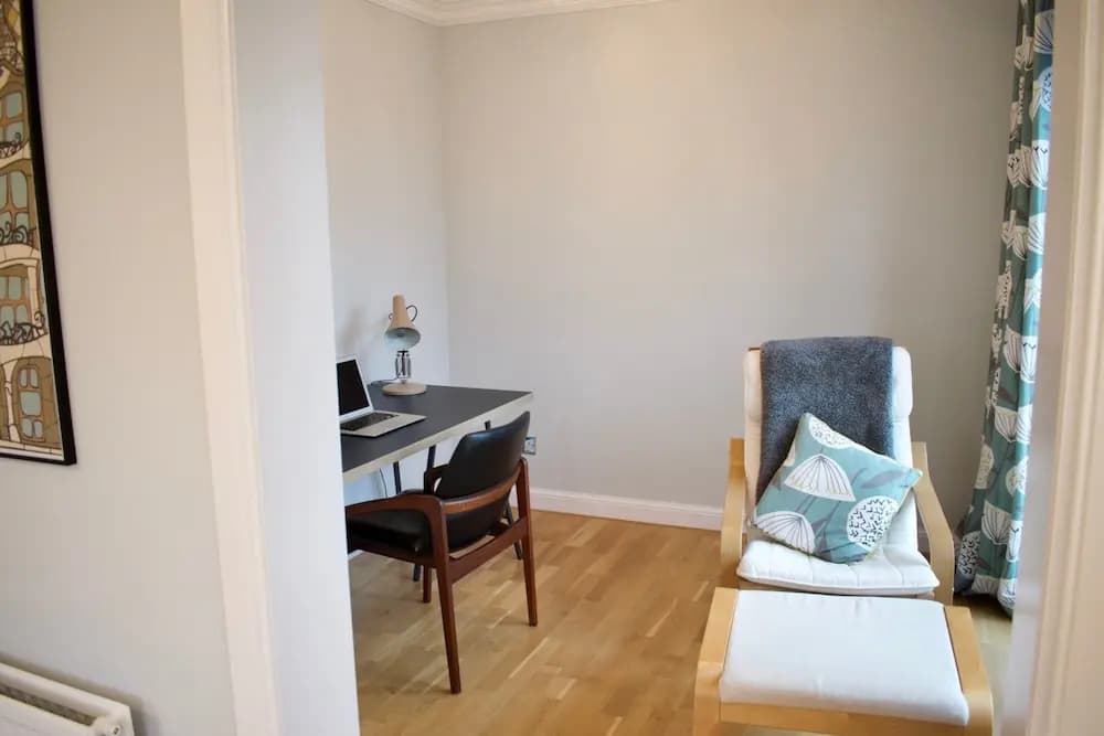 Edinburgh Top Floor Flat - photo 18