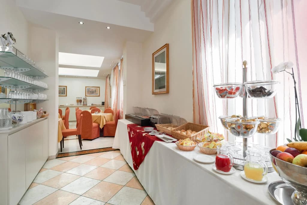 Hotel Garibaldi - photo 12