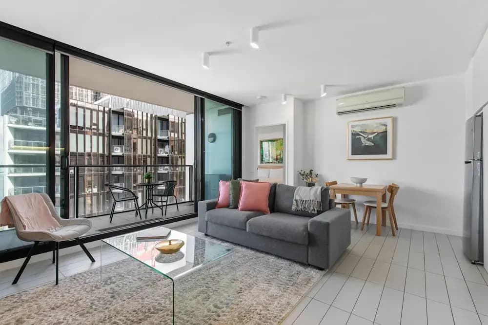Chic 1-bed With Harbour Views & Pool by Tram Line - photo 3