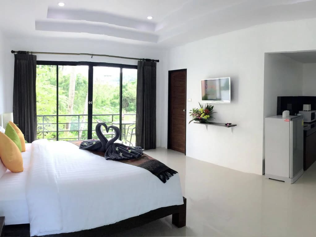 The Seashore Kamala Service Apartment - photo 4