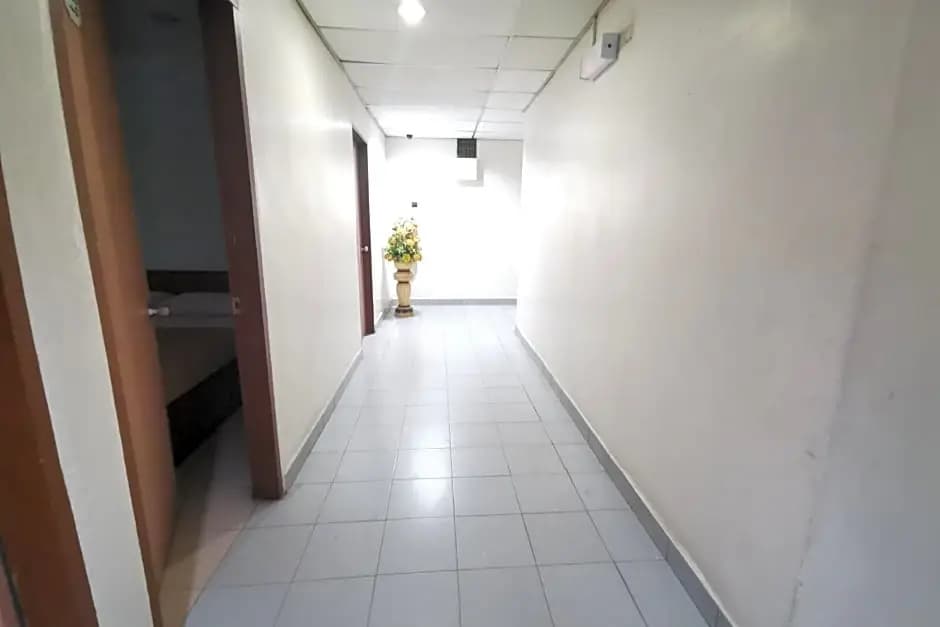 OYO 89817 Hotel Sura - photo 13