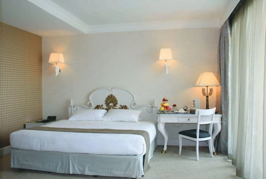 Palace Of The Golden Horses Hotel - photo 4