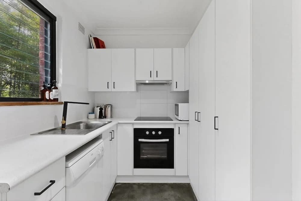 Beachside 1-bed Retreat With Parking Cronulla - photo 9
