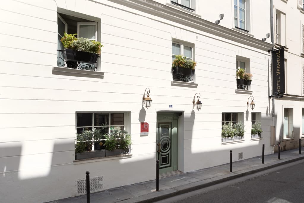 Hotel Verneuil - photo 1