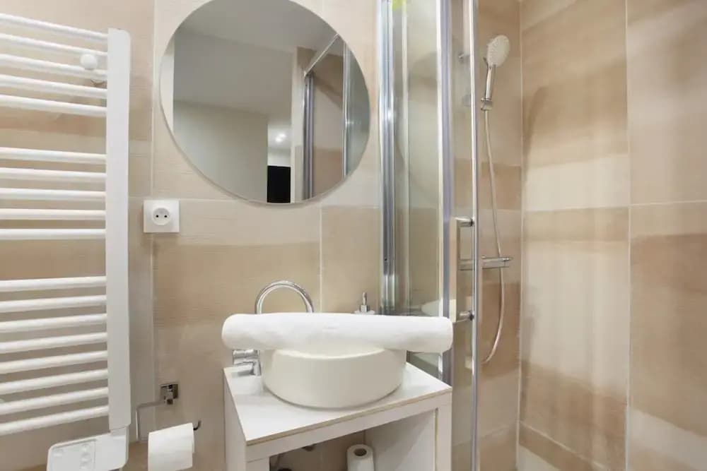 Modern Apartment 2 Bedrooms - Center of Paris - photo 7