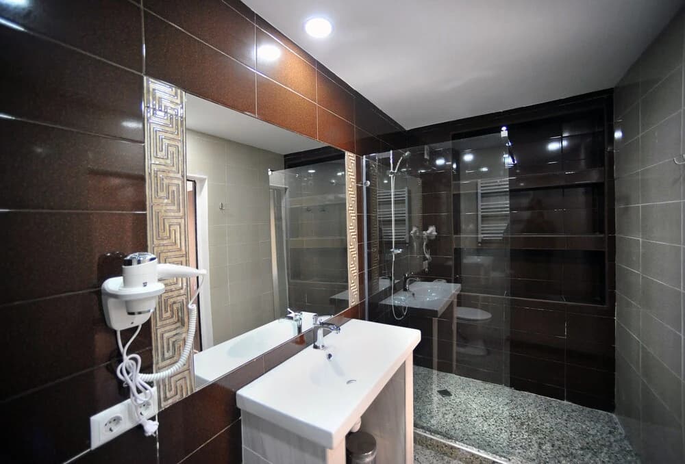 RK City Hotel - photo 9
