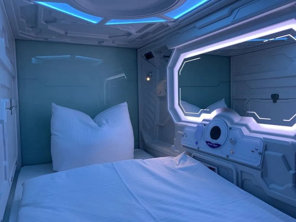 Space Night Capsule Hotel - photo 20