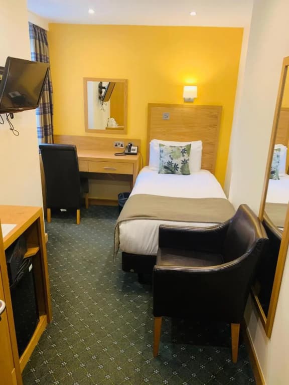 Regency Hotel Parkside - photo 17