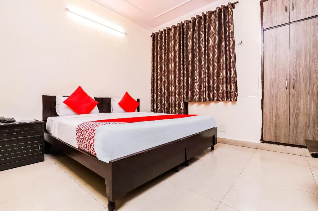 OYO 28126 Charanpahari Hotel - photo 2