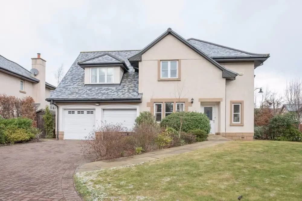 5 Bedroom House With Free Parking - photo 11
