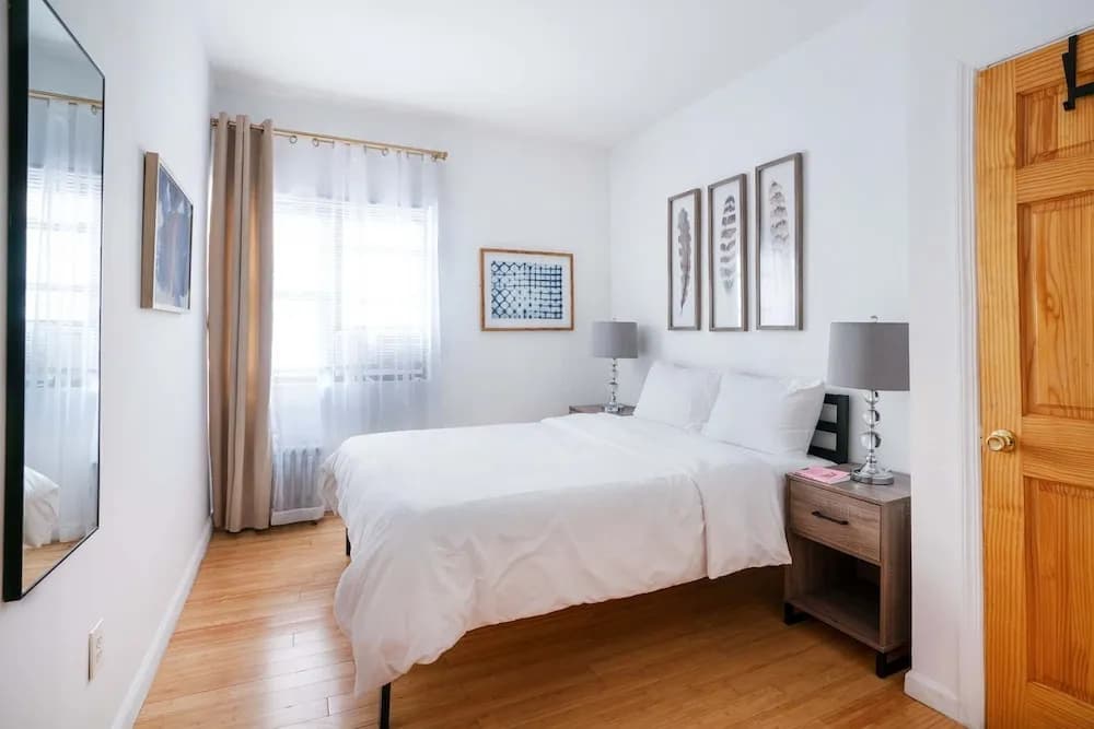 102-1a Best Value 2BR Apt Near Central Park - photo 2