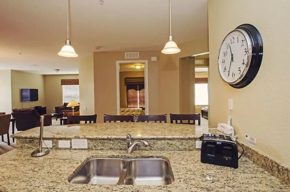 3BD 2BA Condo Sleeps 6 Gold RVC30993 Bedroom RHOF - photo 16