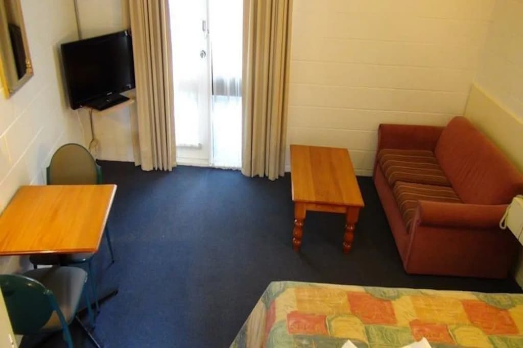 Pathfinder Motel - photo 2