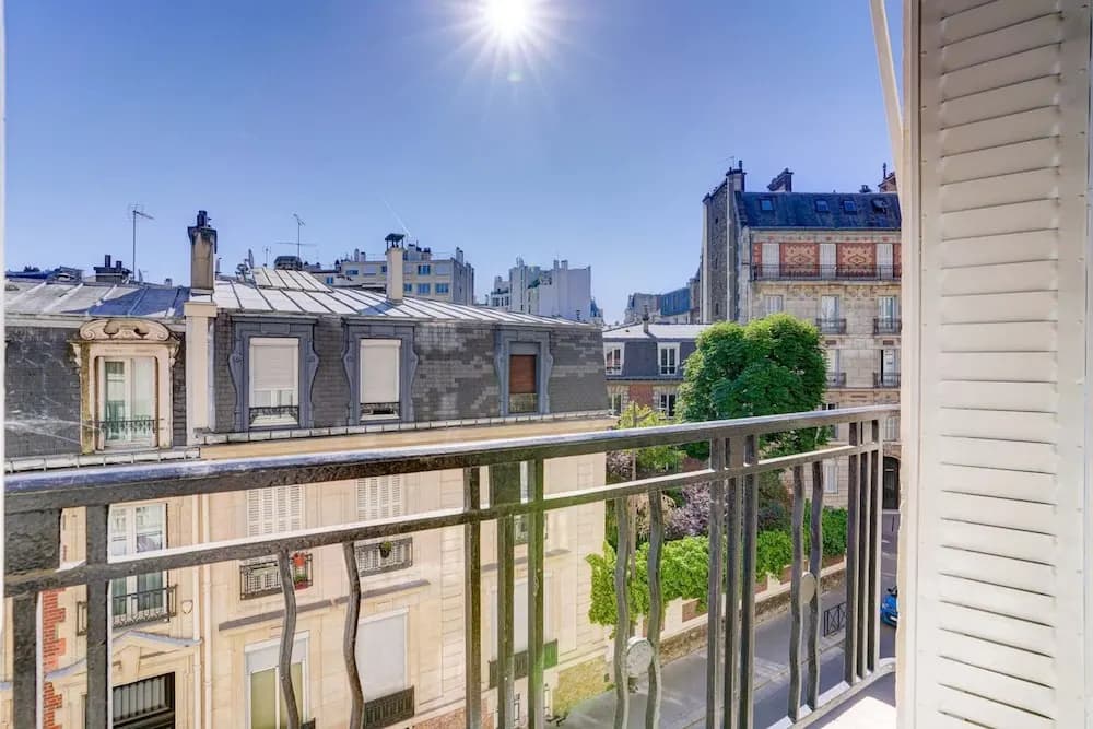 Passy Glow 2BR Home in the 16th Arrondissement - photo 1