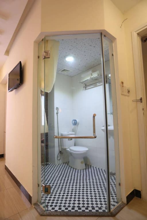 Lee Park Hotel - photo 9