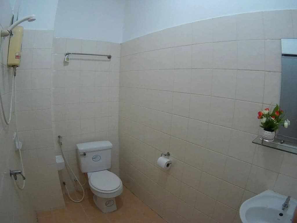 Stanley's Guesthouse - photo 9