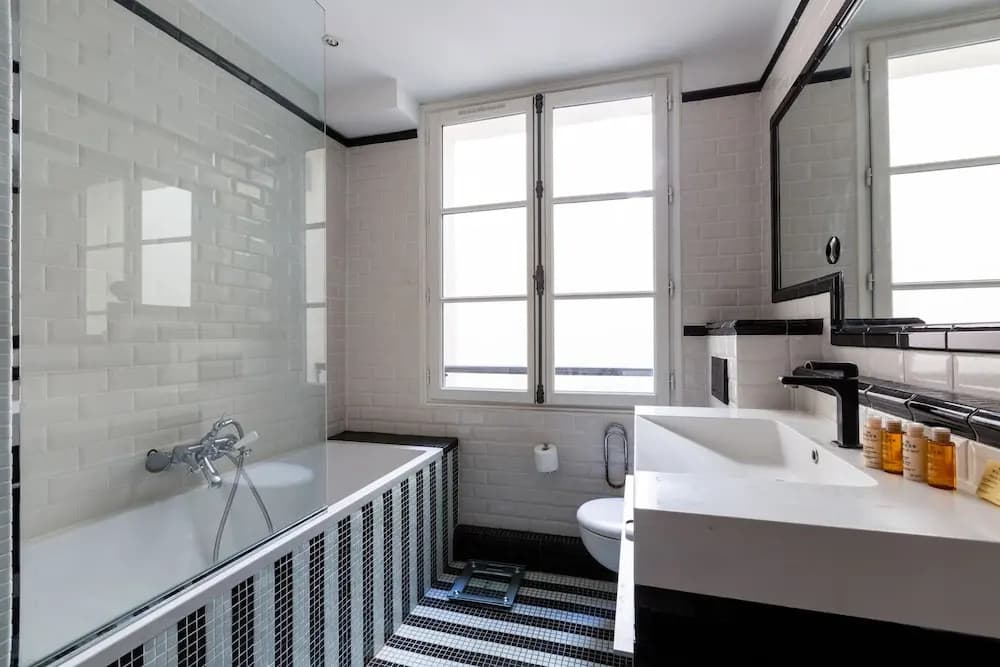 Bauhaus Magic in the Marais - photo 6