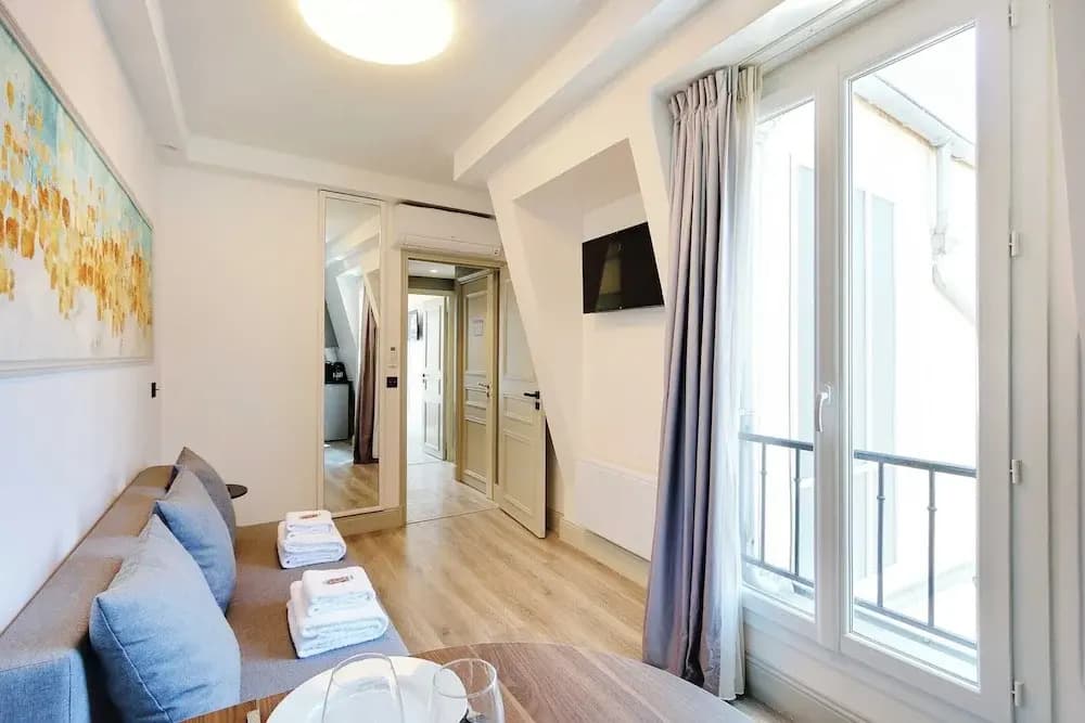 Amazing 2bd/6p apt With A/C - Bastille - photo 6