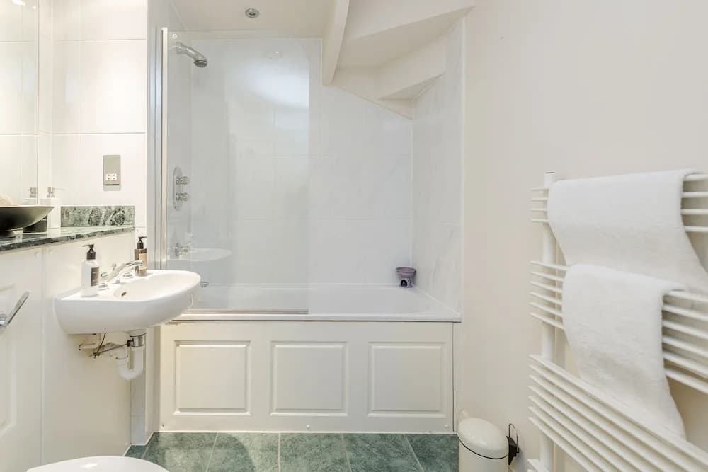 Point West Apartments - photo 9