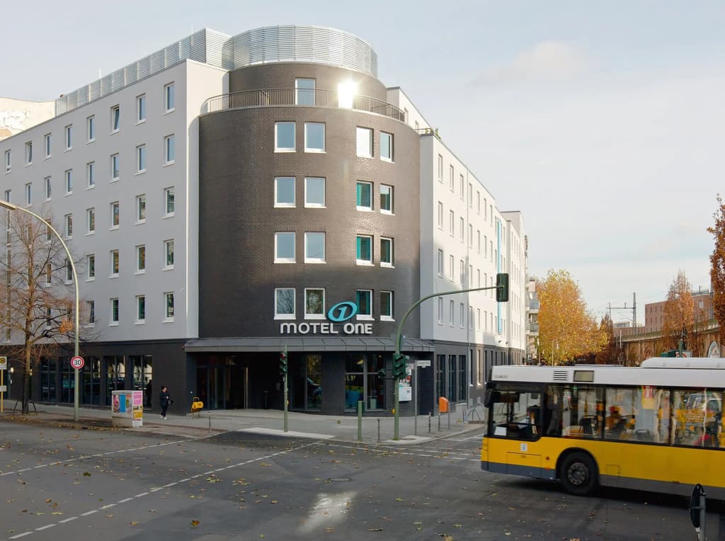 Motel One Berlin-Bellevue - photo 1