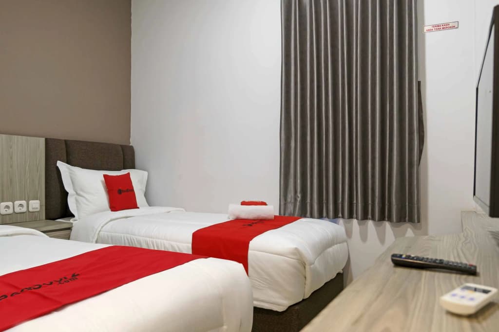 RedDoorz Plus @ Kemayoran 2 - photo 4