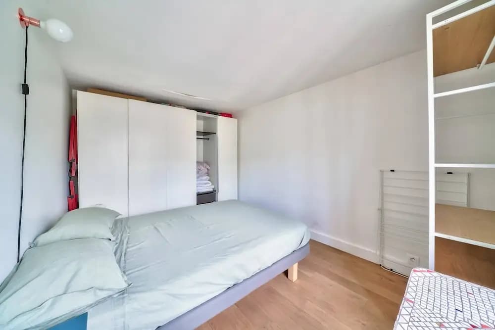 Charming 2 Room Apartment - Paris - photo 6