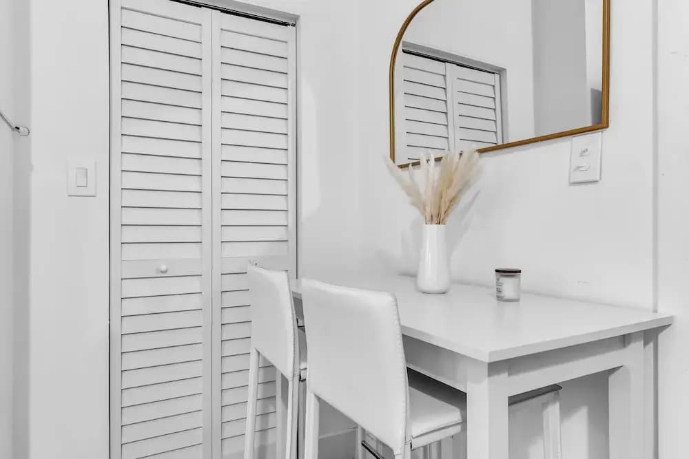 Stylish & Modern 4BD Home - photo 49