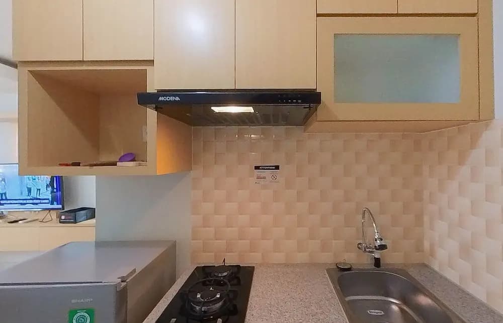 Nice And Comfy Studio At Amethyst Apartment - photo 2