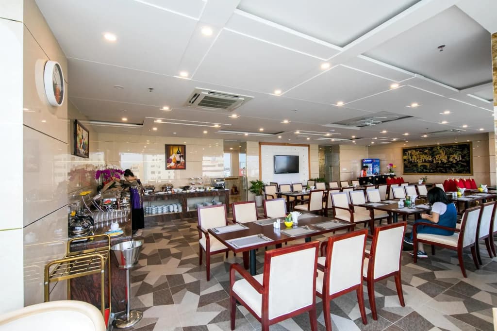 Le Saigon Hotel - photo 21