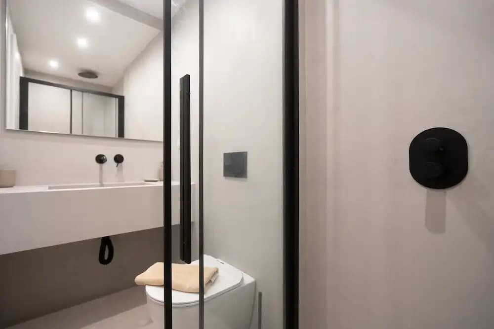 LIV - Deluxe 2BD Apartment in Athens - photo 8