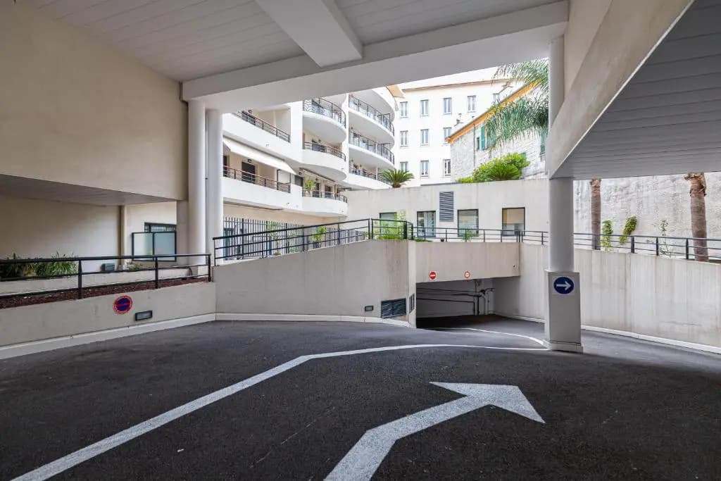 Nice 1 Bedroom downtown Carré d'Or with garage - photo 2