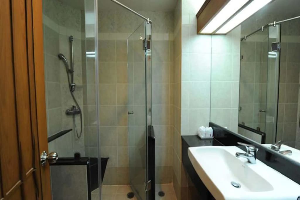 Whitehouse Condotel - photo 10