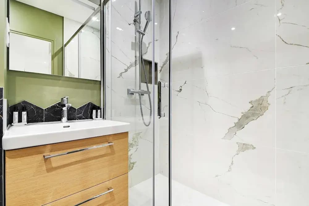 Refreshing 2bd/6p Apartment - 18th ard - photo 6