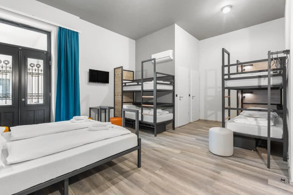 a&o Budapest City - Hostel - photo 9