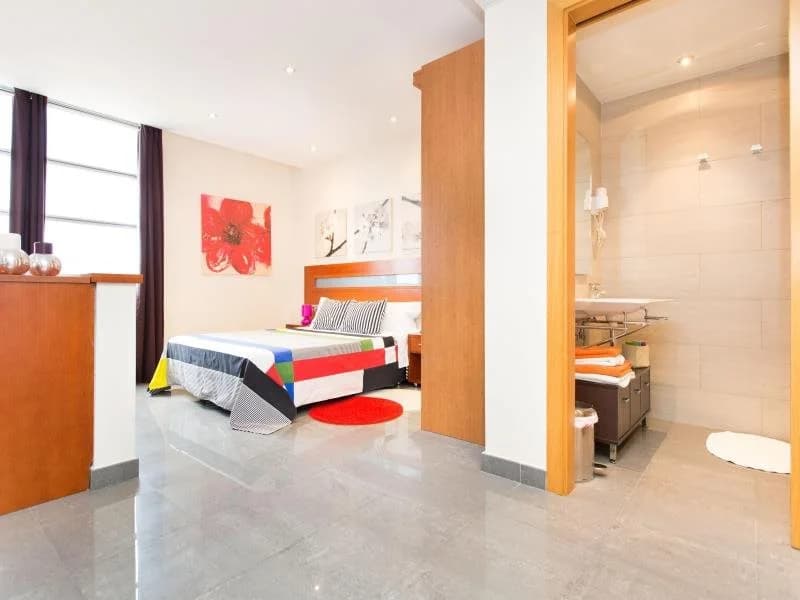 Universitat Suites - photo 8