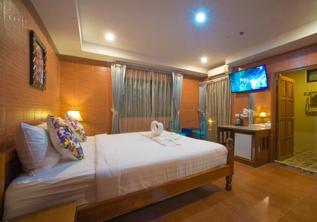 OYO 861 Patong Dynasty Hotel - photo 2