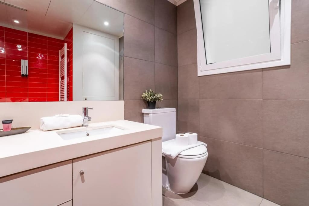 Classy 3bed 3bath apartment in Eixample - photo 8