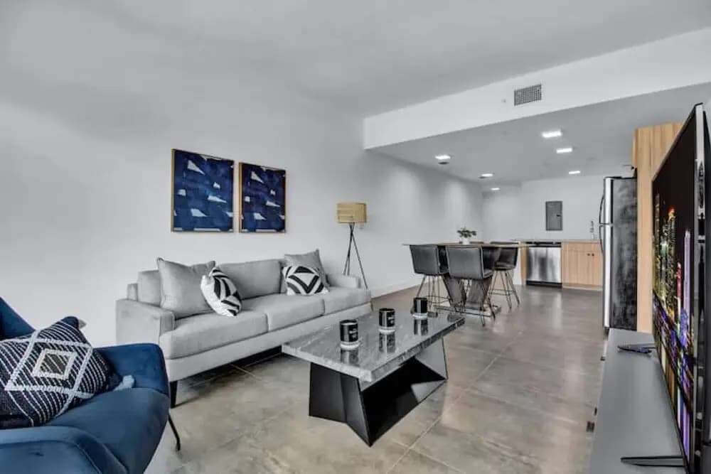 Impeccable 2 Bed Queen Suite Parking N Elevator - photo 10