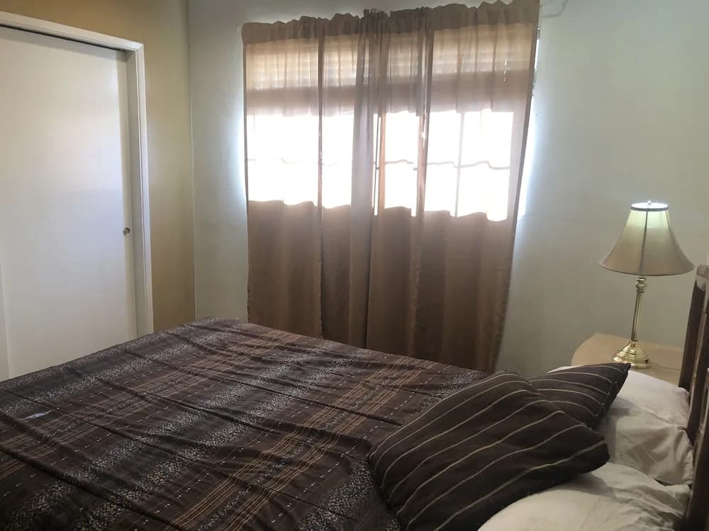 Comfy 3 Bedroom Home - photo 2