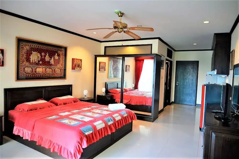 Plaza Residence Jomtien Beach - Large Studio Condo - photo 5