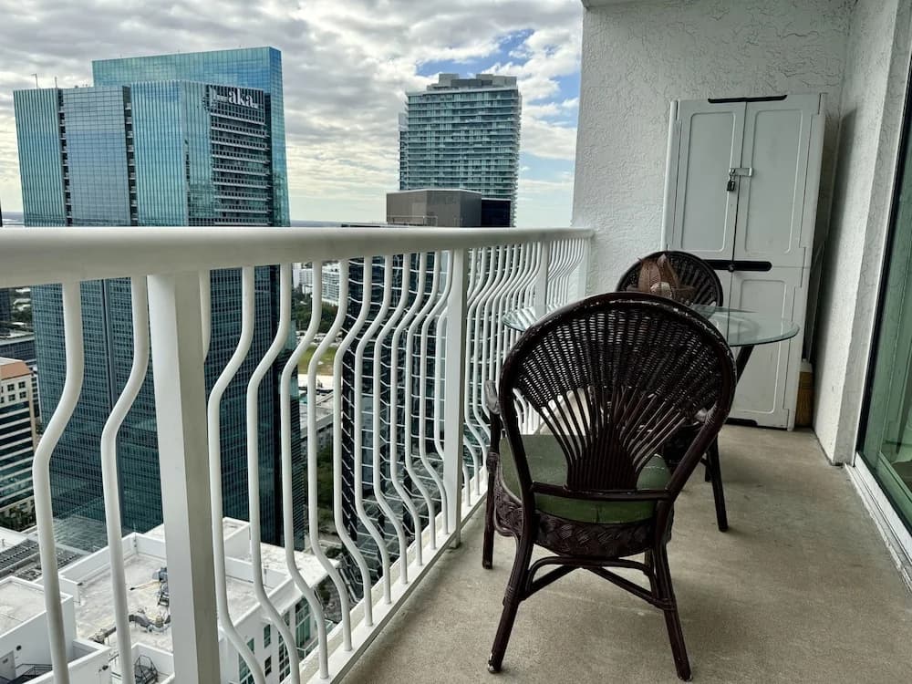 Miami Brickell unit Balcony Pool 1 pkg - photo 8