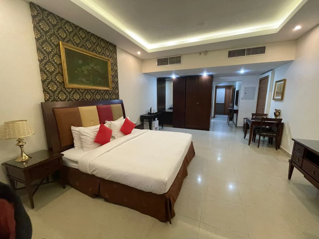 Clifton International Hotel - photo 6