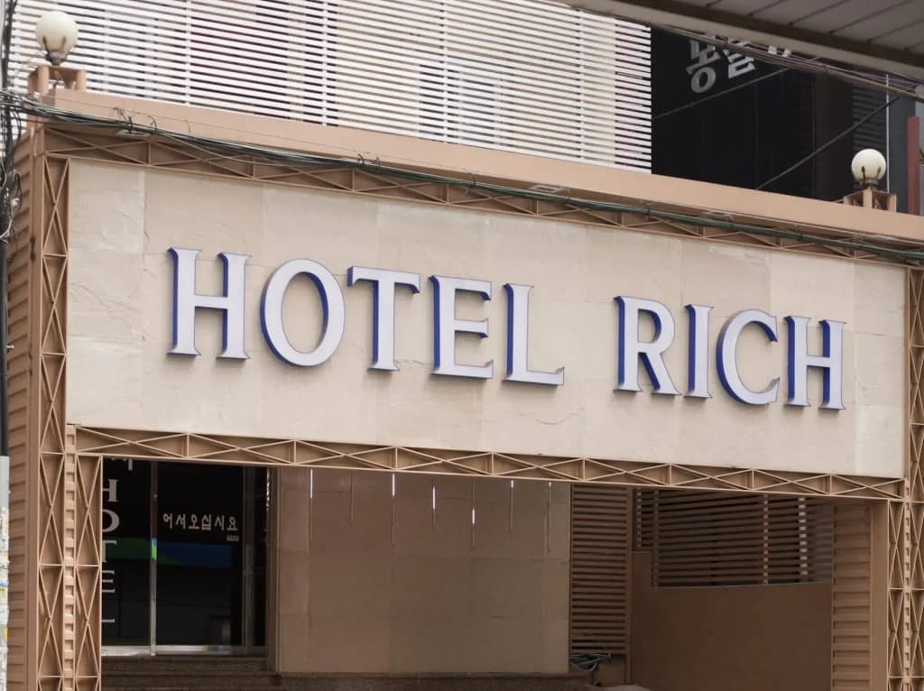Rich Hotel - photo 1