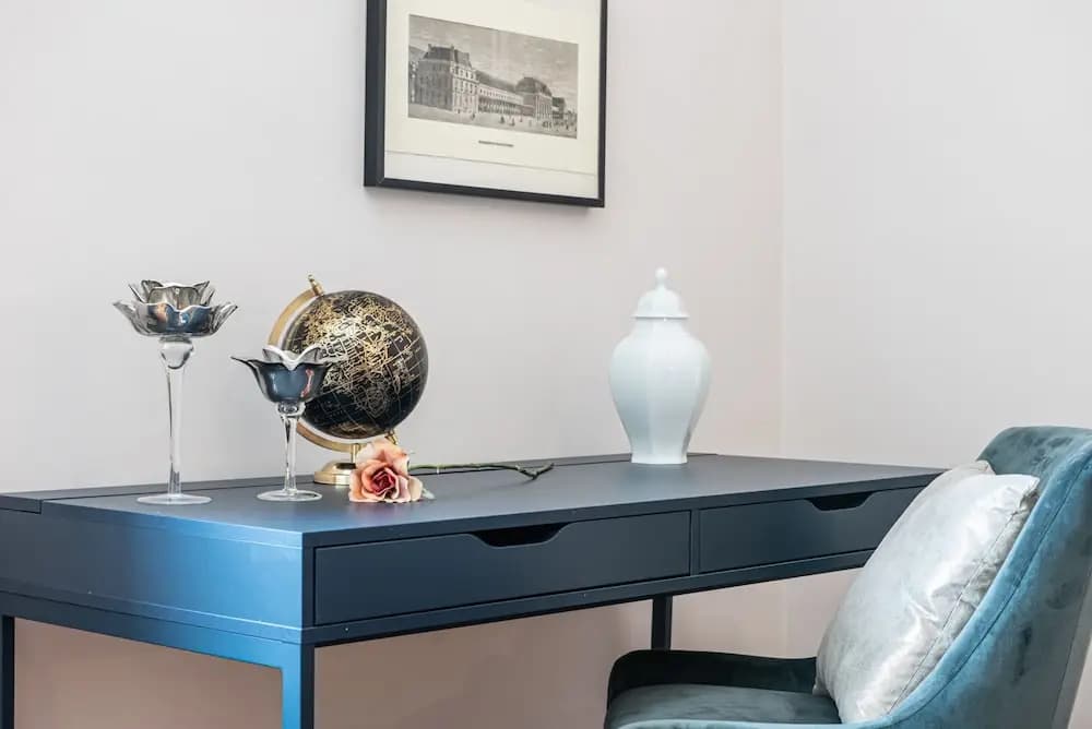 JOIVY Sophisticated Flat W/ Desk - photo 28