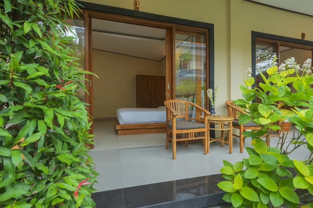 Liliy Guest House Kuta - photo 12