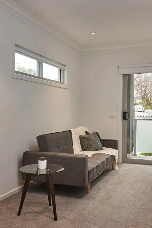 Bright and Updated 1 Bedroom Apartment - photo 5